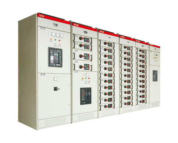 GCK低壓抽出式開關柜，主要是由一些組合式電動機控制單元，和其它功能單元組合而成。這些單元以上下重疊的方式安裝在封閉的金屬柜體內。用設置在柜體上方的水平母線，…